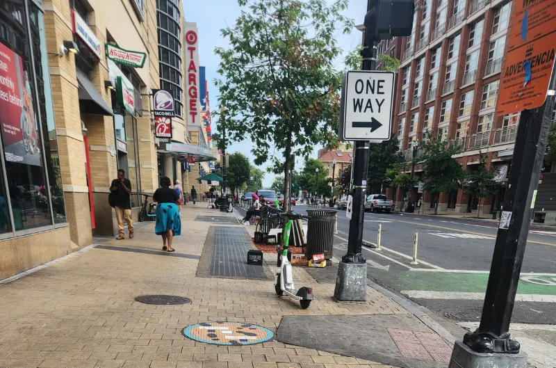 El miedo a las redadas vacía el Barrio Latino de DC