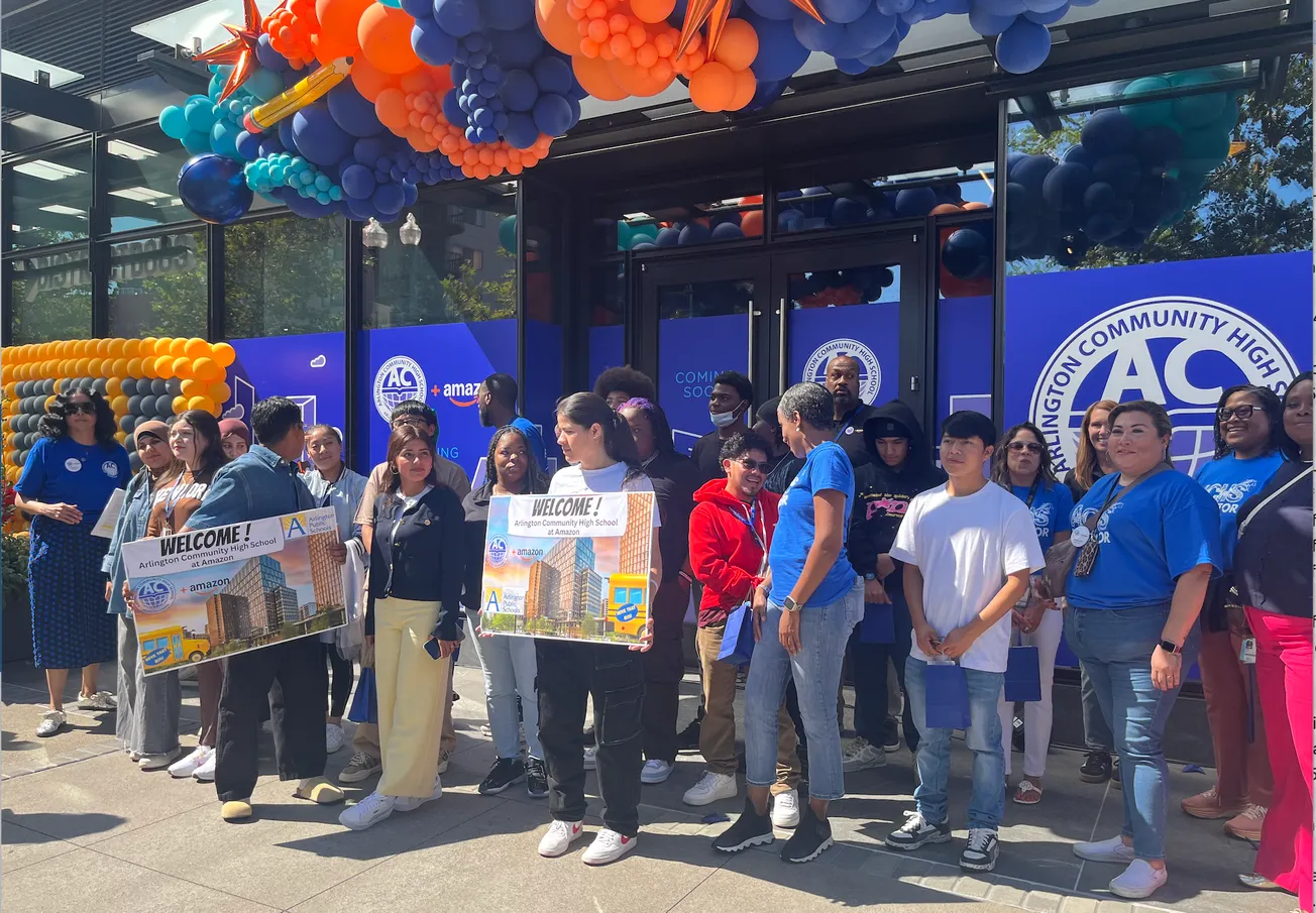 Amazon celebra la llegada del Arlington Community High School a su campus