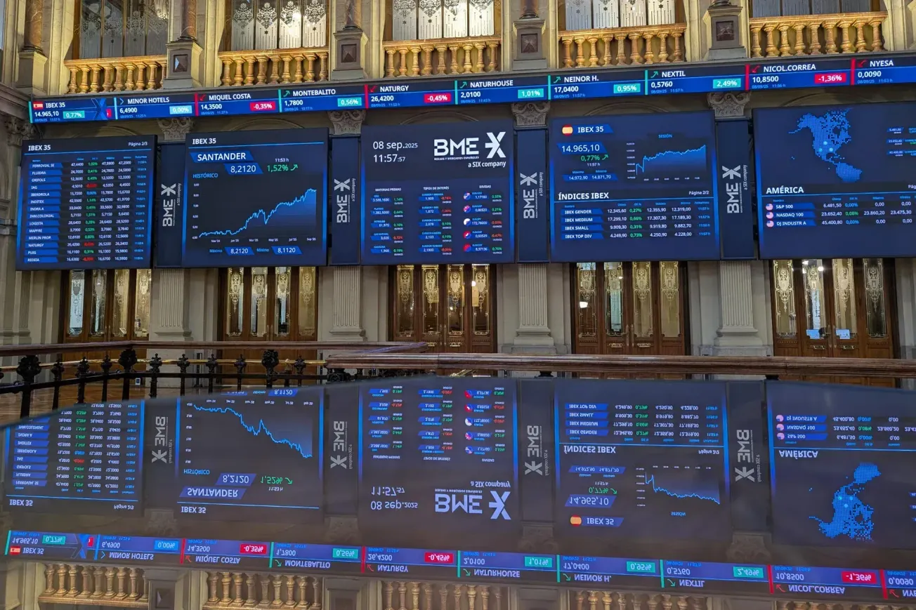 Ibex 35 se detiene cerca de los 15.300 puntos mientras Wall Street y Japón siguen marcando récords históricos