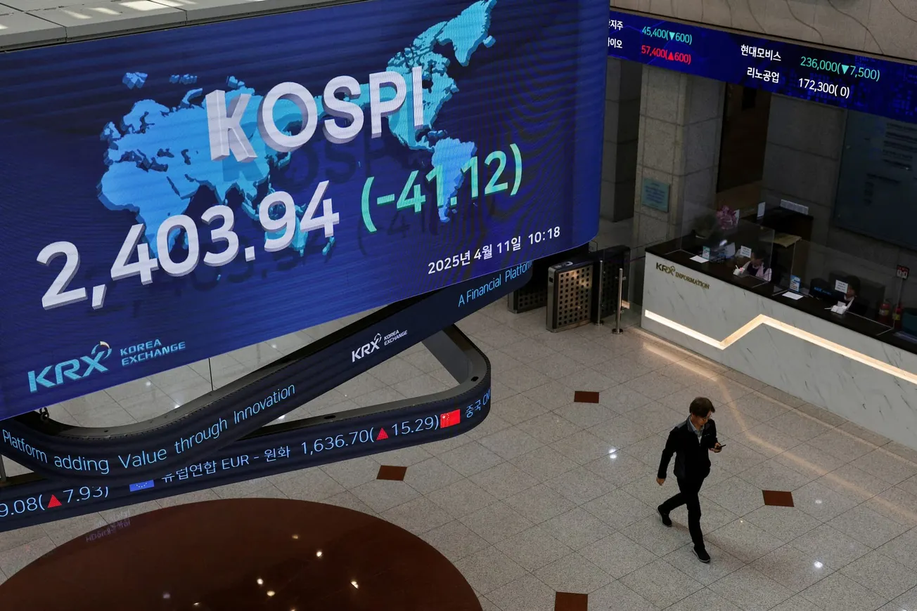 Bolsas asiáticas abren la semana con ganancias: el Hang Seng y el Kospi lideran la subida