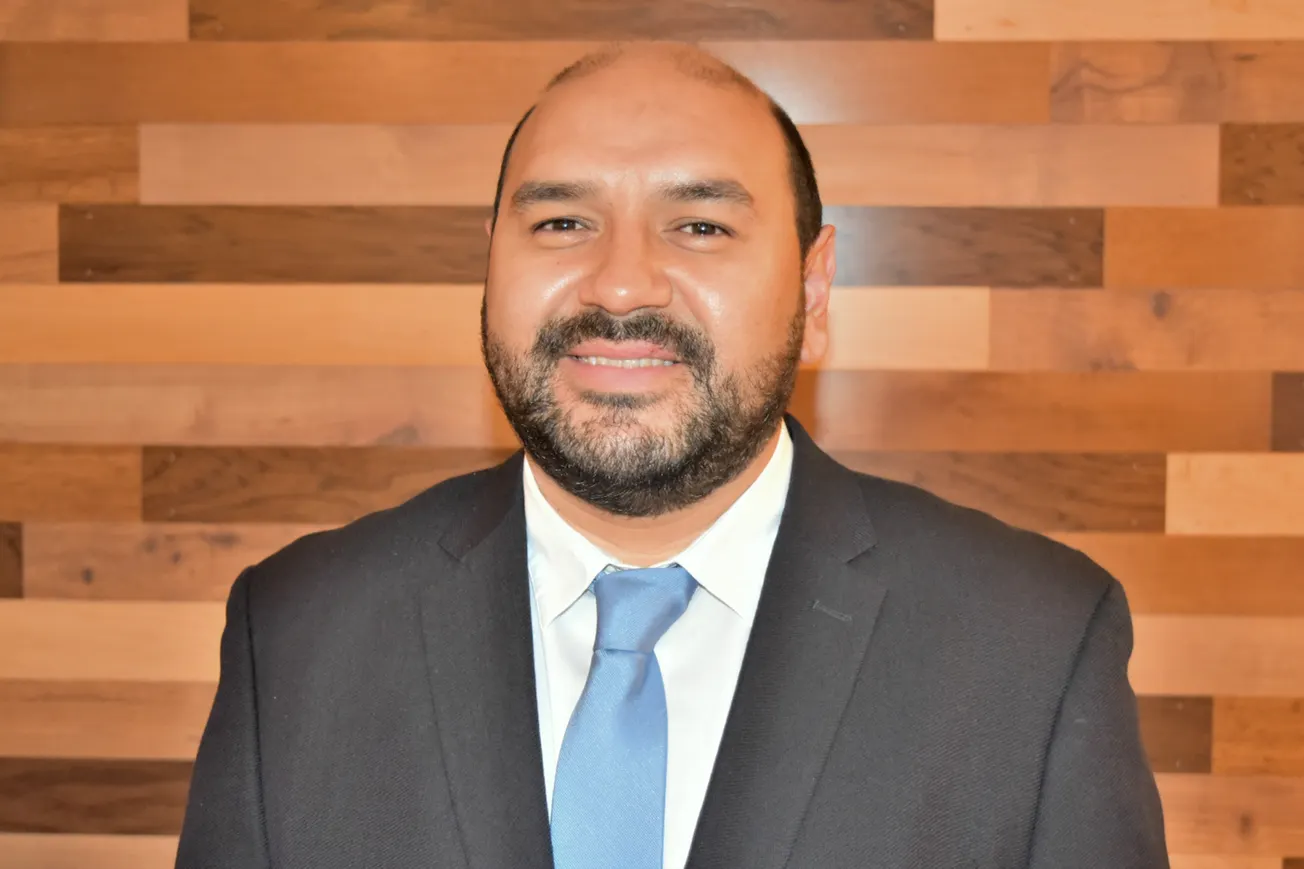 Montgomery: Líder latino es el nuevo director del Centro Regional de Servicios de Mid-County