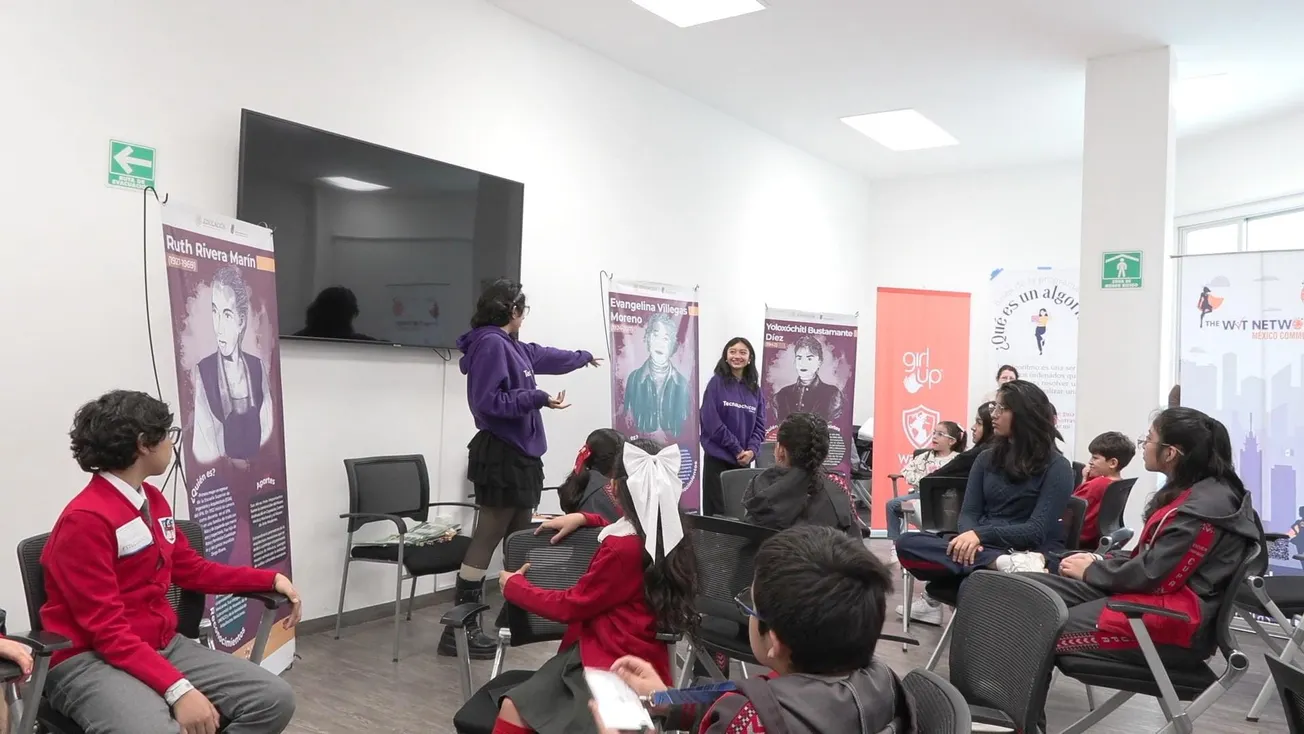 Organizaciones buscan revertir la brecha en carreras STEM con solo un tercio de mujeres