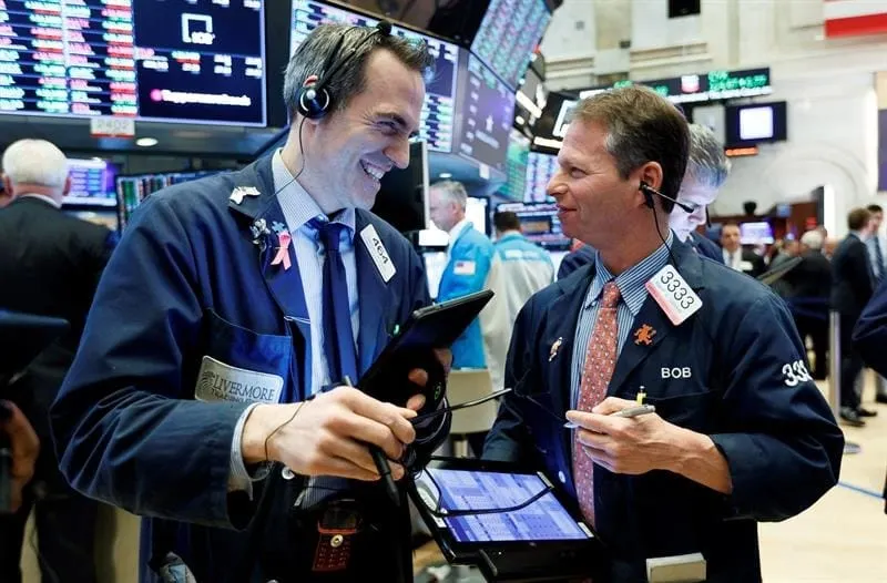 Dow Jones se mantiene estable en jornada volátil; la esperanza de recortes de tasas contrarresta la tensión con China