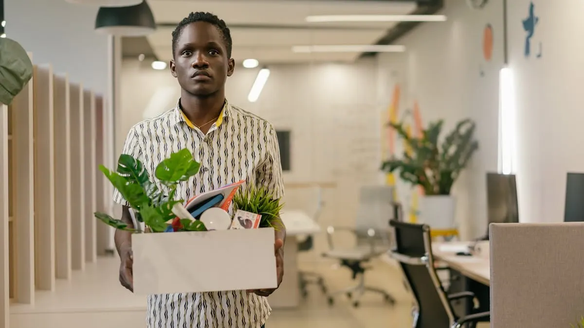 Más de 10,000 despidos federales a la vista: la ola que sacude a Washington