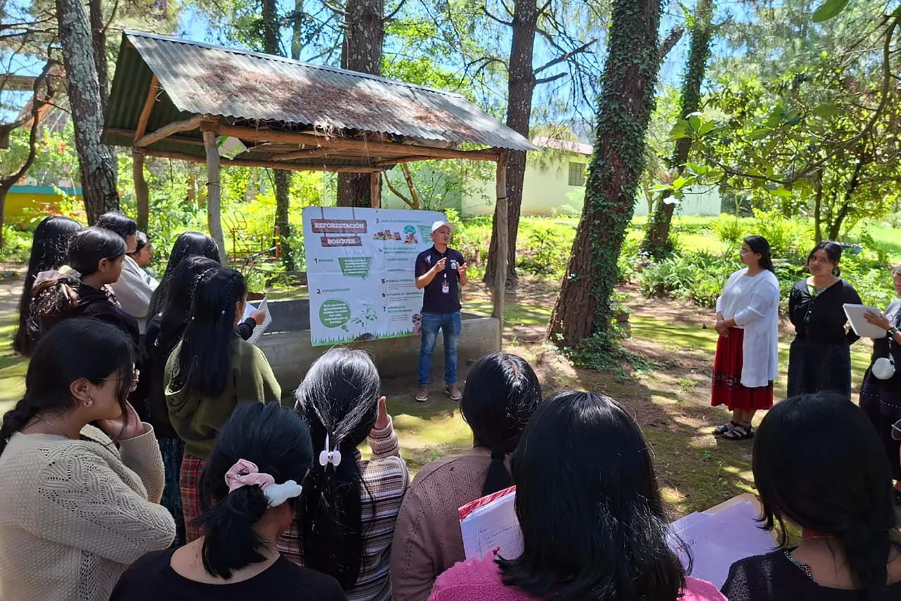 3.500 alumnos se forman en conservación ambiental en el área del lago Atitlán en Guatemala