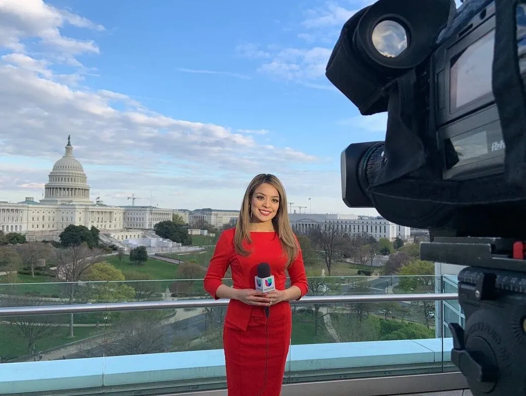 Thalía Varelas: una voz latina que ha logrado conectarse con los hogares del DMV