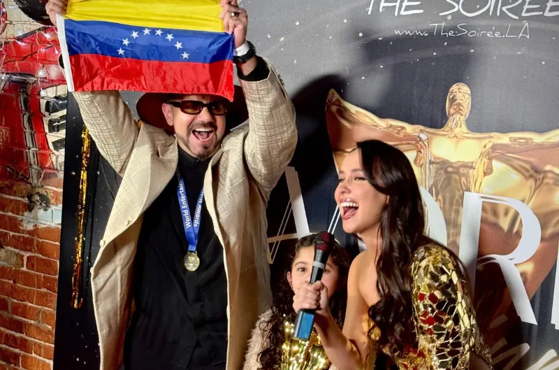 Cantautor venezolano Jonathan Acosta destaca en los WEA 2026