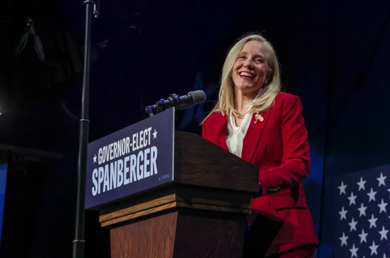 Gobernadora de Virginia firma plan de redistribución para el Congreso