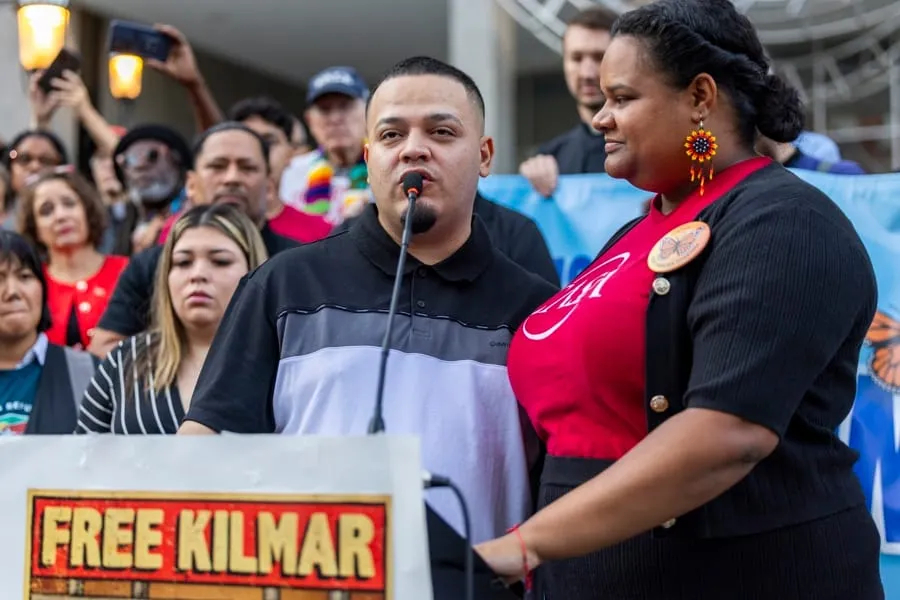 Tribunal impide que Abrego García regrese a custodia migratoria