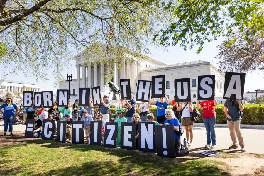 Trump pierde terreno en la Corte Suprema por la ciudadanía de nacimiento