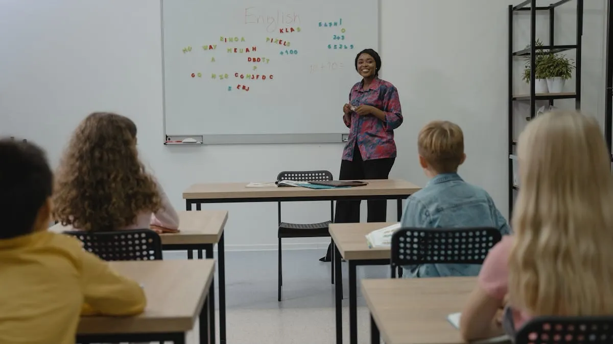 Maryland financia la certificación docente de 620 empleados escolares