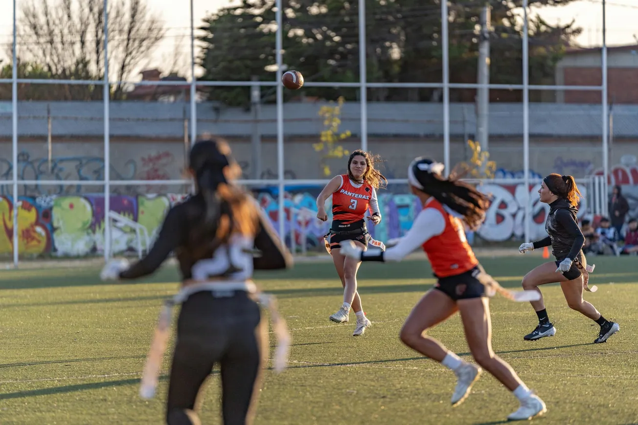 El flag football femenino llega a escuelas del DMV como deporte varsity oficial