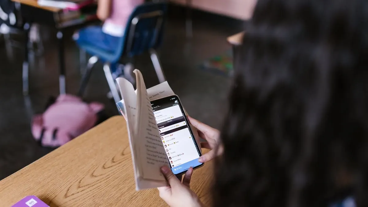 Virginia prohíbe celulares en escuelas: qué pueden y no pueden hacer tus hijos