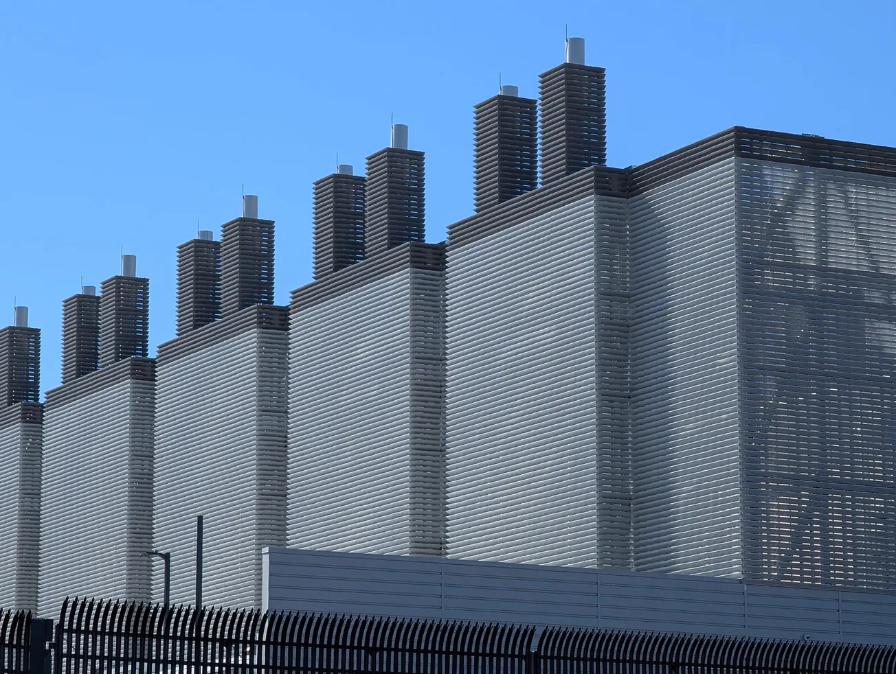 Virginia aprueba primer impuesto a data centers en EE.UU. por $1.200 millones