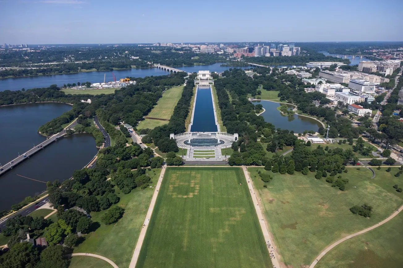 Vista del National Mall en Washington DC con el Monumento a Washington al fondo