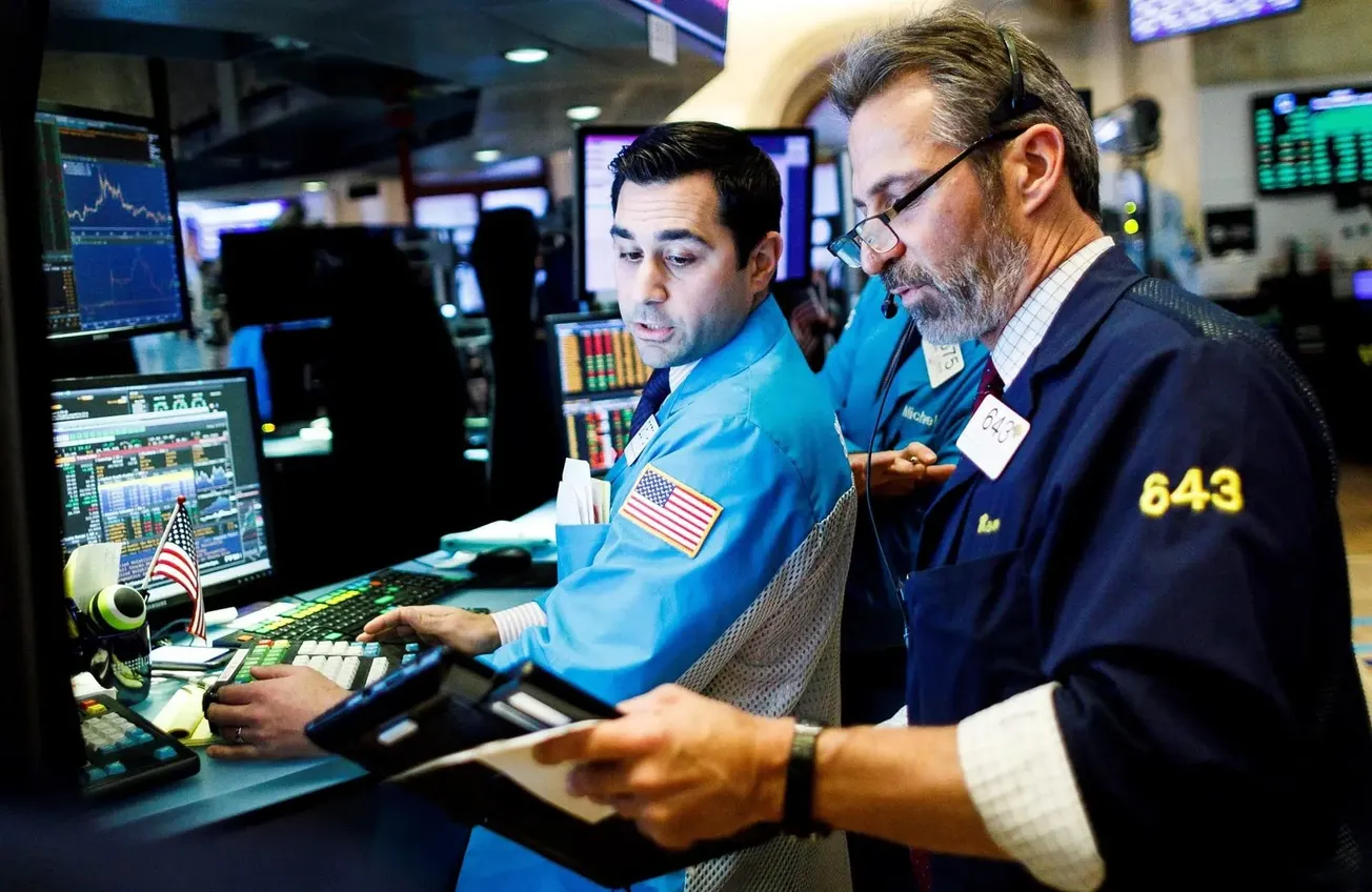 Nasdaq cae 3% y S&P 500 pierde 1,8% tras nuevos ataques de EEUU a Irán