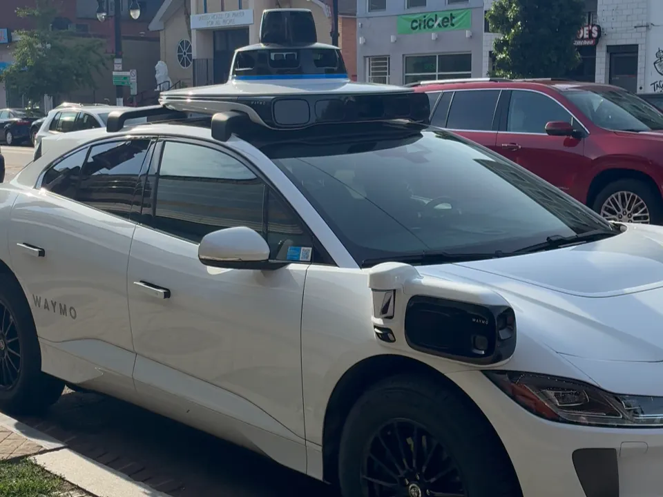 Frenado por el gobierno local, Waymo busca luz verde de los washingtonianos