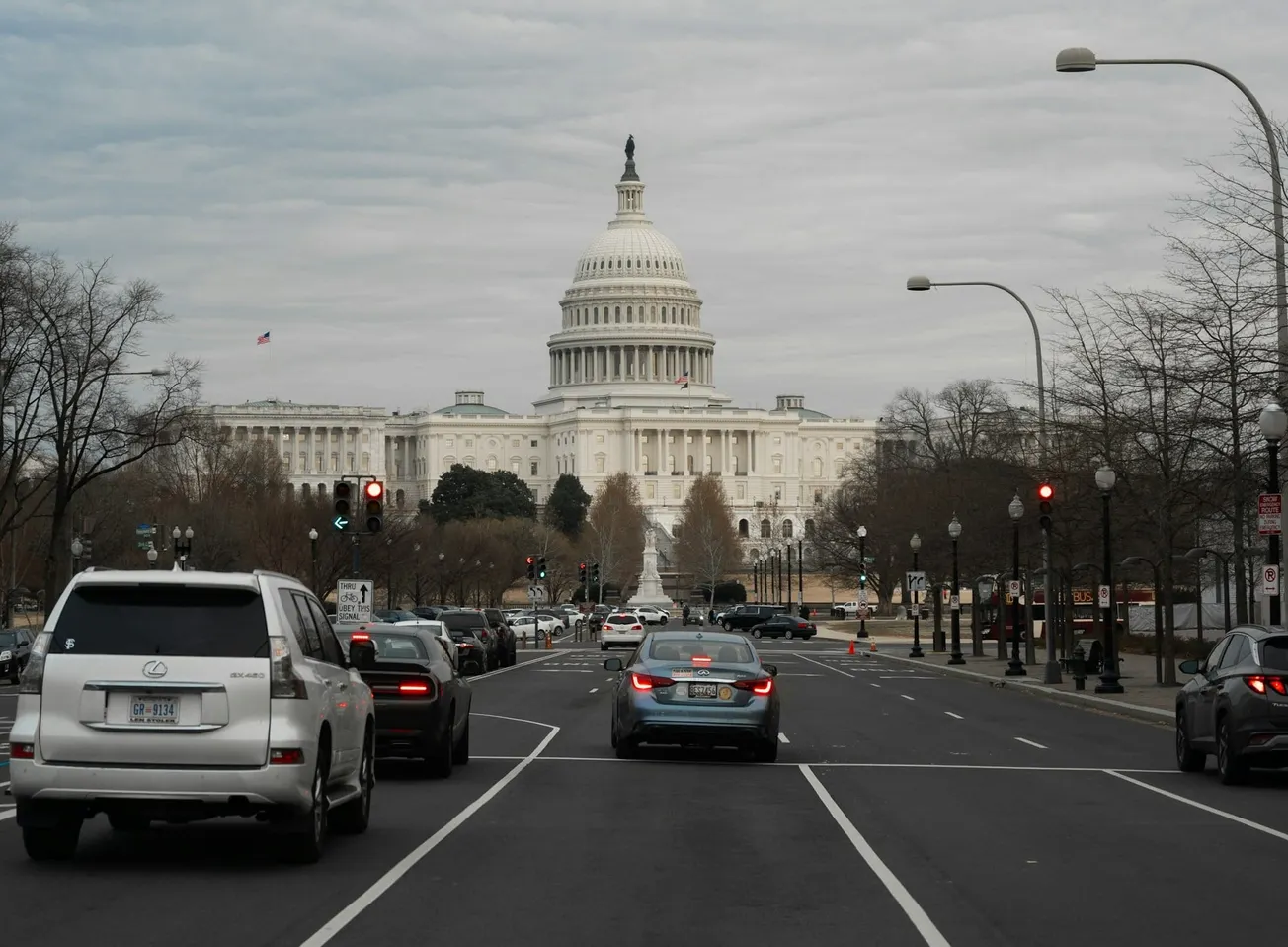 ¿Vas a manejar por el centro de DC? Lista de calles cerradas y desvíos de autobuses por el Grand Prix