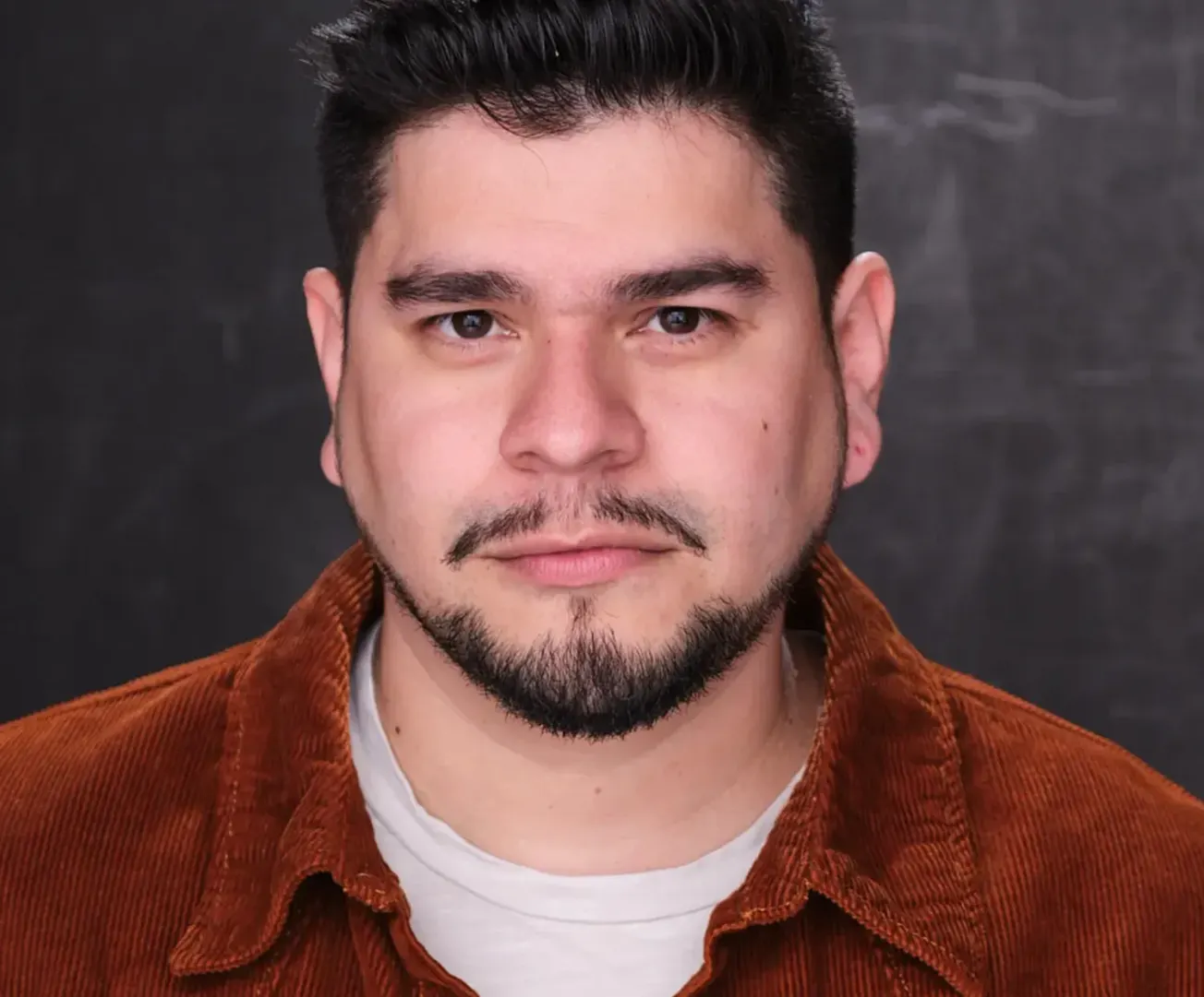 Un salvadoreño que trae el tema de inmigración y la frontera al teatro del DMV