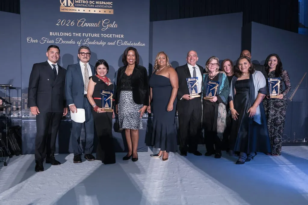 Contratistas latinos, líderes hispanos y la alcaldesa Bowser reciben reconocimientos en la gala anual de MDCHCA