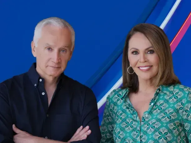 Los destacados periodistas Jorge Ramos y María Elena Salinas se reúnen para cubrir las elecciones
