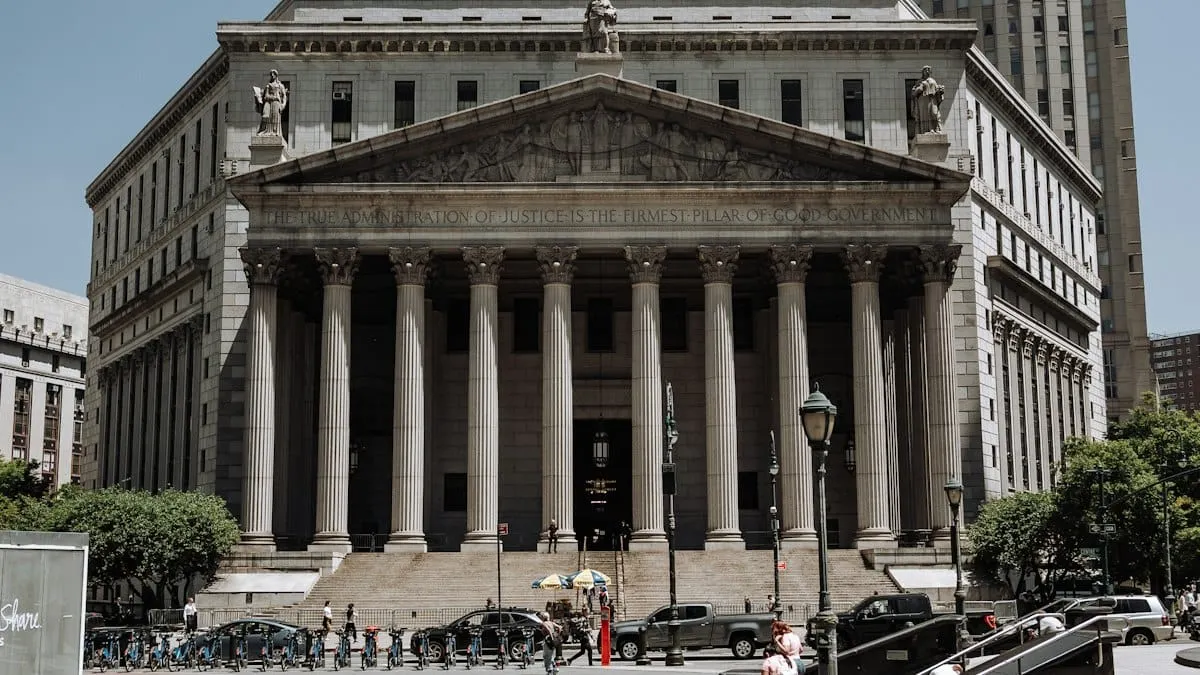 Edificio de corte federal con columnas en Estados Unidos