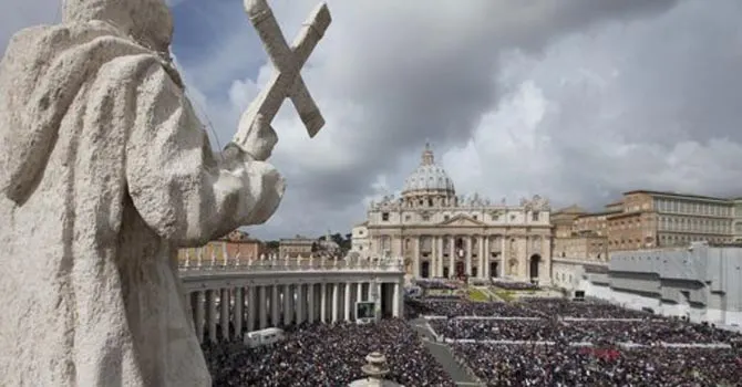 Vaticano recibe a víctimas en cumbre histórica sobre pederastia