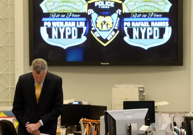 De Blasio promete dejar la carrera presidencial si no clasifica a debate