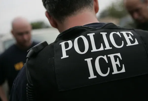 Supuesta pandillera salvadoreña entre los más buscados por ICE