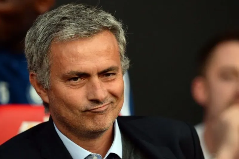 Análisis de Mourinho en 2006: “Ronaldinho es un tramposo y a Messi hay que pararlo con faltas”