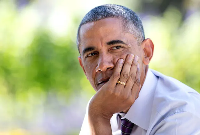 VIDEO | Obama se vistió de Santa y llevó regalos a niños en hospital de Washington