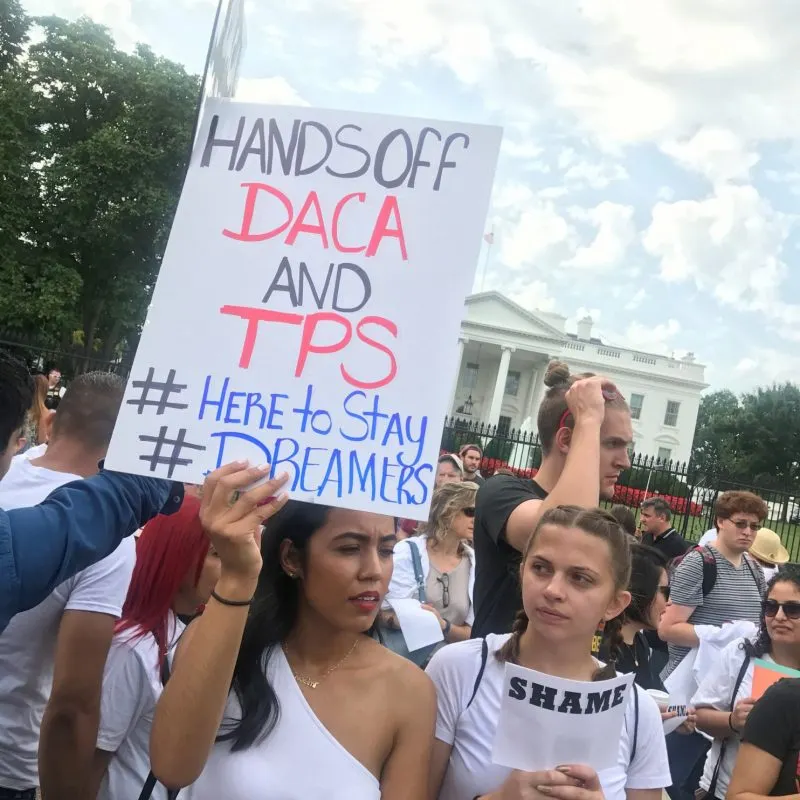 Cerca de 100 mil egresados de secundaria afectados con el fin de DACA