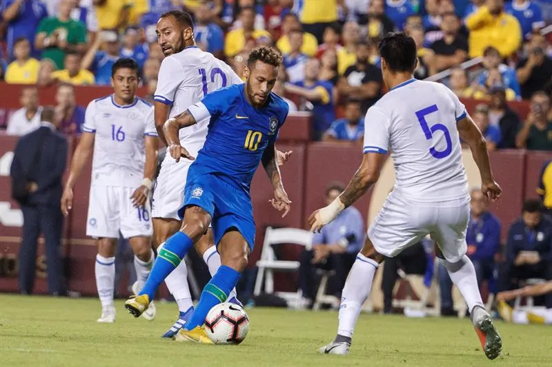Este seleccionado se quedó con la camiseta de Neymar