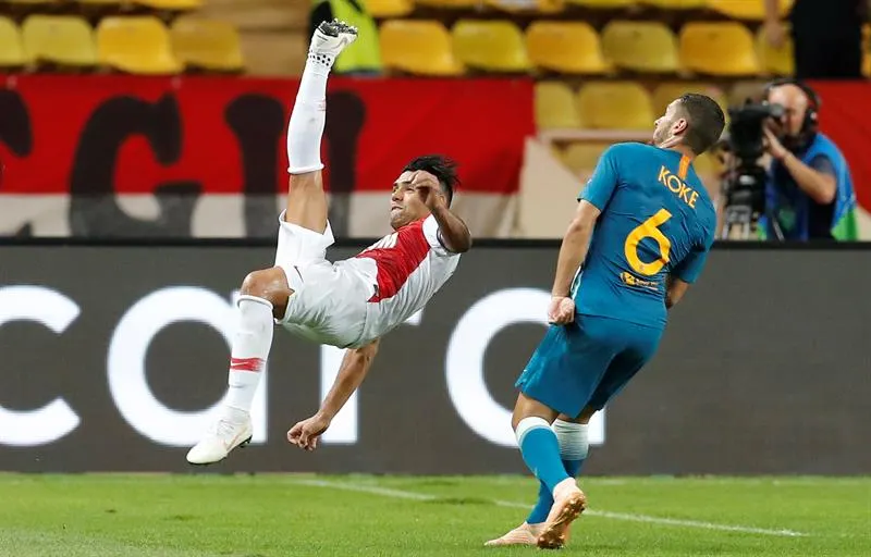 Falcao dedica gol a su padre recientemente fallecido