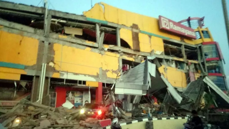 Un fuerte sismo y un tsunami se registraron en isla turística de Indonesia