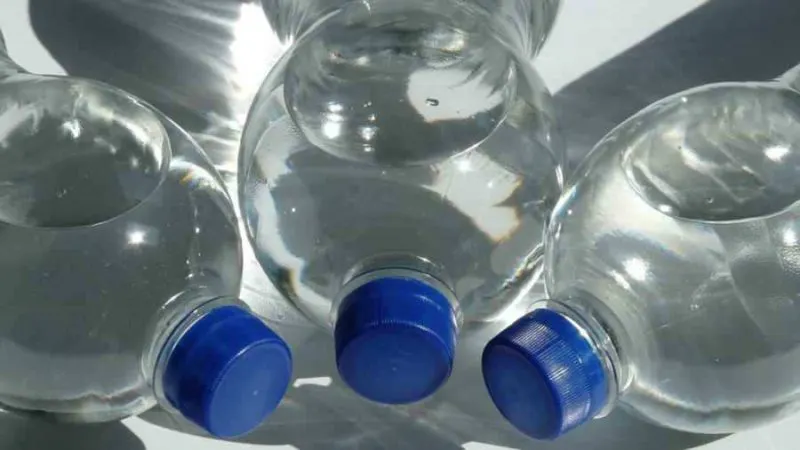 Llenar la misma botella con agua varias veces puede ser perjudicial para tu salud