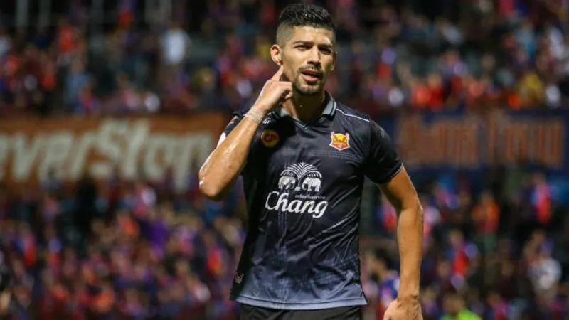 Nelson Bonilla da la victoria al Sukhothai con gol de último minuto