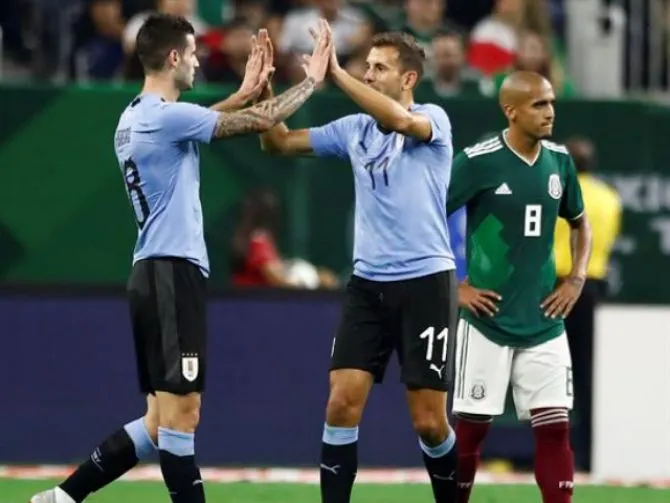 Uruguay hace gala de su artillería con goleada sobre México