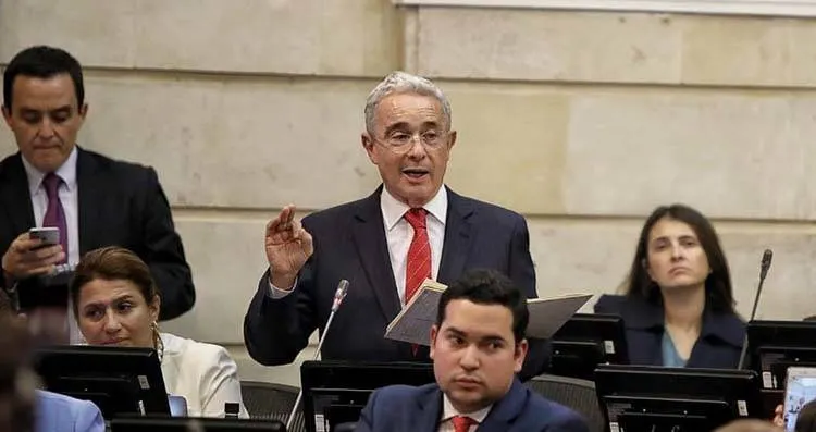 Álvaro Uribe alerta sobre un proyecto socialista en Colombia