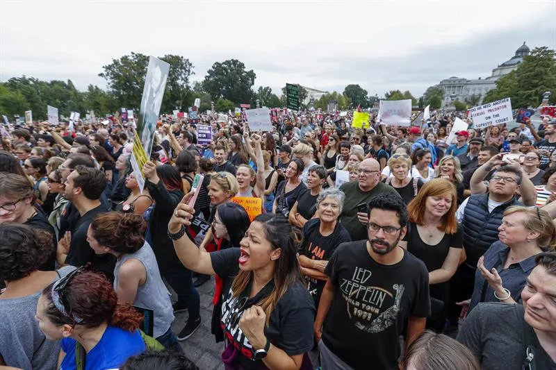 Manifestantes protestan a las afueras del Senado en Washington [FOTOS]