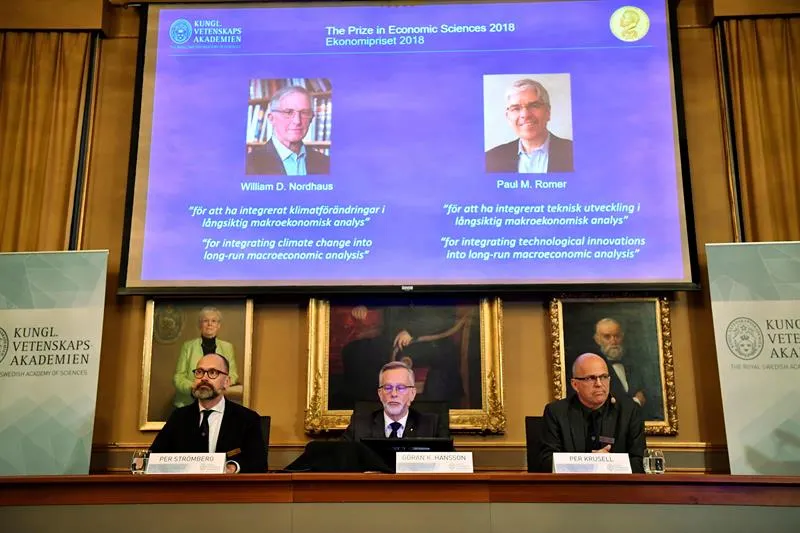 Entregan el Premio Nobel de Economía a Nordhaus y Romer
