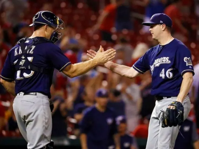 Cerveceros y Dodgers cierran con éxito ronda regular en Grandes Ligas