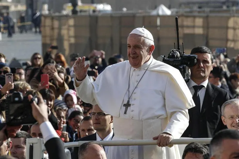 Papa Francisco pidió por el descanso de víctimas fatales de incendios en California