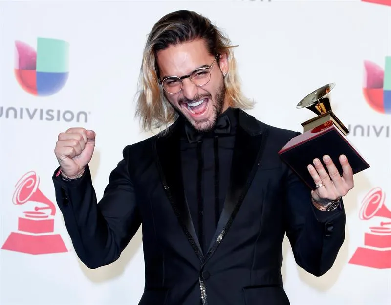 Fanáticos de Maluma criticaron reacción de Natalia Lafourcade ante premiación del colombiano