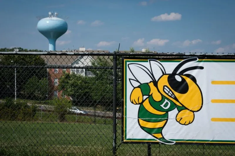Cuatro jóvenes acusados de presunta violación en una escuela secundaria de Maryland