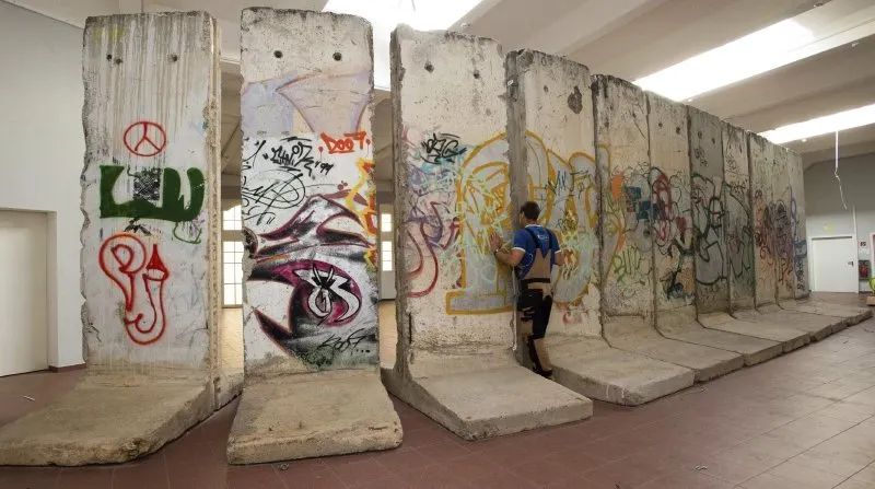 29 años después, los alemanes recuerdan caída del Muro de Berlín