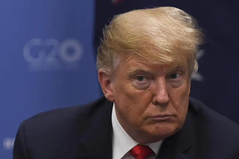Trump solicita que cajas de alimentos para familias vulnerables se entreguen con una carta suya