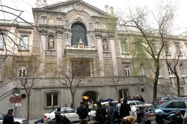 Protestan ante el Tribunal Supremo de España para exigir liberación de independentistas catalanes