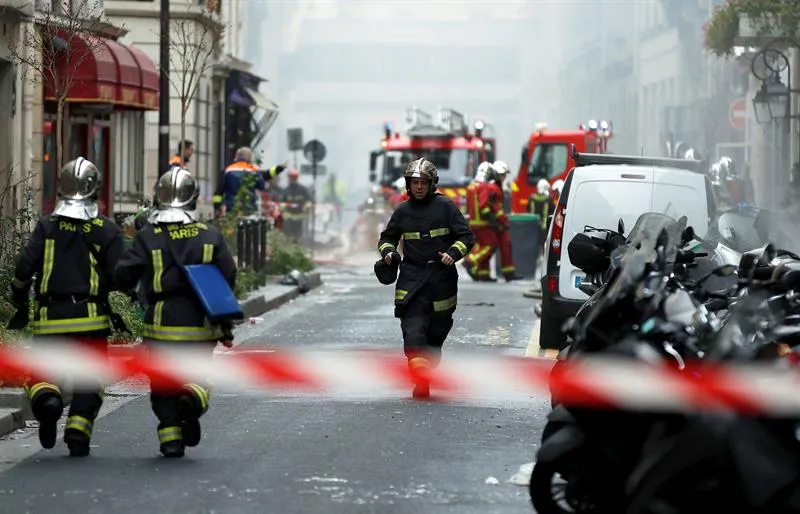 Explosión en París dejó al menos tres muertos