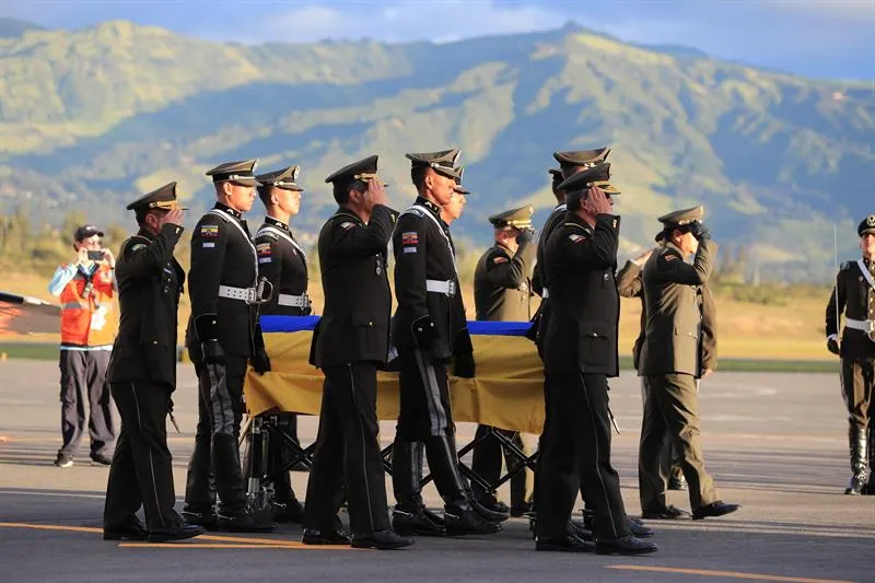 Ecuador recibe los restos de la cadete fallecida en el ataque terrorista en Colombia